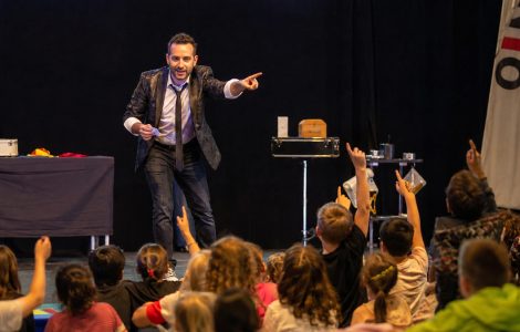 quel type spectacle enfants choisir pour captiver arbre noel cse